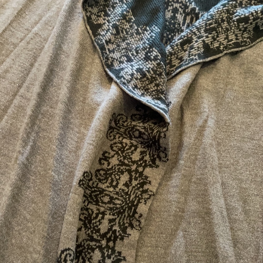 NWT Avenue scrolled sweater jacket - Picture 3 of 10